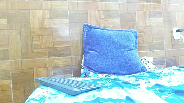 Mia brunette26 online show from 03.05.25