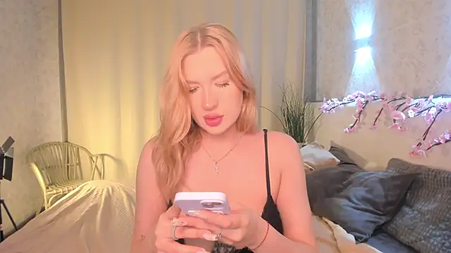 Emma  Leee online show from 04.09.26