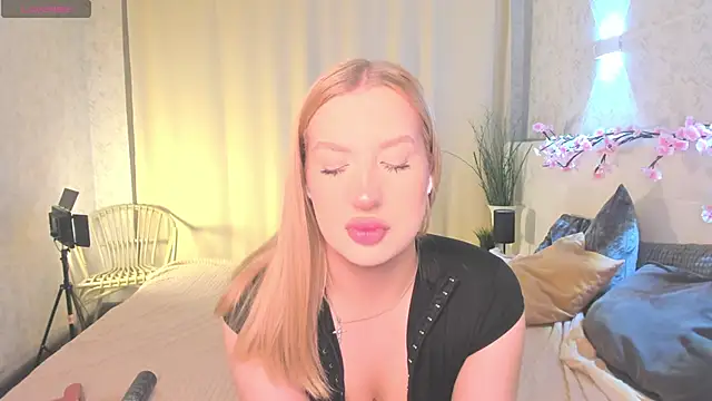 Snapshot of Emma__Leee chatting on 04.20.26 Emma Leee online show from 04.20.26