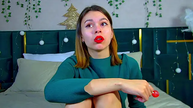 Snapshot of PollyLanders chatting on 12.26.24 PollyLanders online show from 12.26.24