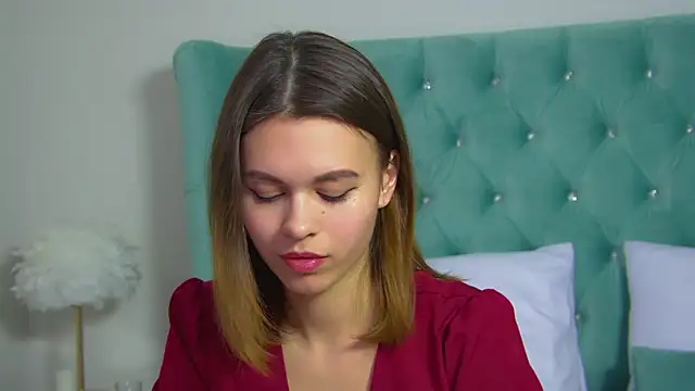 Snapshot of PollyLanders chatting on 03.13.25 PollyLanders online show from 03.13.25