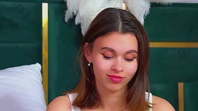 Snapshot of PollyLanders chatting on 09.30.25 PollyLanders online show from 09.30.25