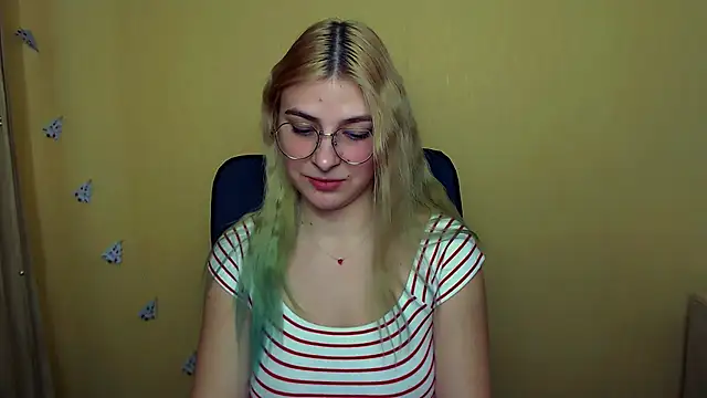Snapshot of Luna_Lush_ chatting on 12.18.24 Luna Lush online show from 12.18.24