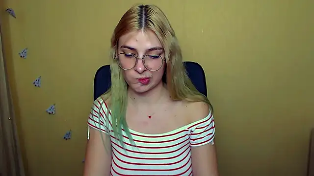 Snapshot of Luna_Lush_ chatting on 12.18.24 Luna Lush online show from 12.18.24