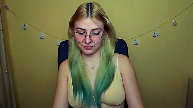 Snapshot of Luna_Lush_ chatting on 12.19.24 Luna Lush online show from 12.19.24