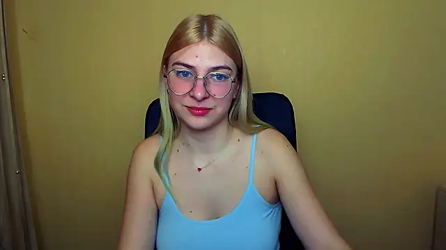 Snapshot of Luna_Lush_ chatting on 01.03.25 Luna Lush online show from 01.03.25