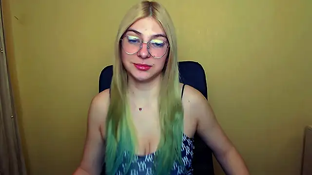 Snapshot of Luna_Lush_ chatting on 01.08.25 Luna Lush online show from 01.08.25