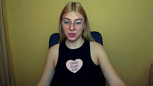 Snapshot of Luna_Lush_ chatting on 01.13.25 Luna Lush online show from 01.13.25