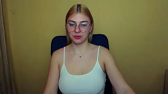 Snapshot of Luna_Lush_ chatting on 01.14.25 Luna Lush online show from 01.14.25