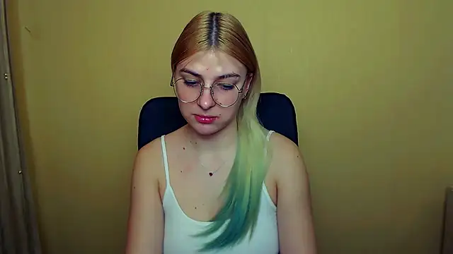 Snapshot of Luna_Lush_ chatting on 01.14.25 Luna Lush online show from 01.14.25