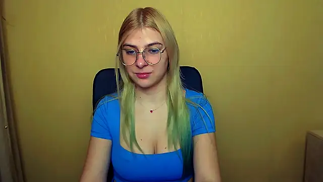 Snapshot of Luna_Lush_ chatting on 01.25.25 Luna Lush online show from 01.25.25
