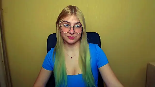 Snapshot of Luna_Lush_ chatting on 01.25.25 Luna Lush online show from 01.25.25