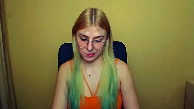 Snapshot of Luna_Lush_ chatting on 01.28.25 Luna Lush online show from 01.28.25