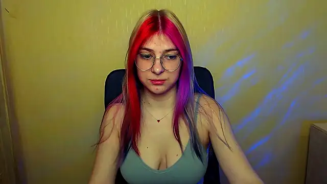 Snapshot of Luna_Lush_ chatting on 02.15.25 Luna Lush online show from 02.15.25