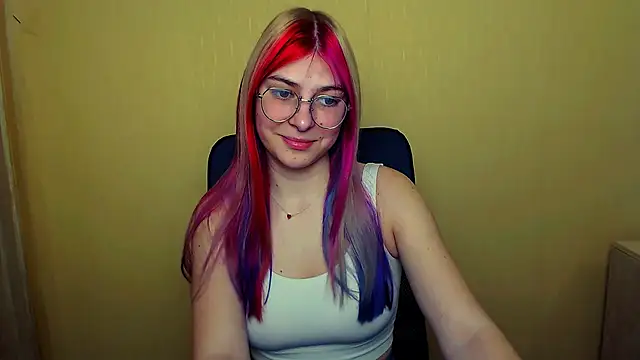 Snapshot of Luna_Lush_ chatting on 02.21.25 Luna Lush online show from 02.21.25