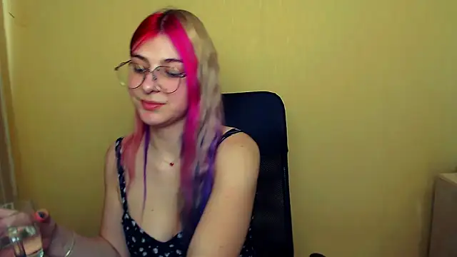 Snapshot of Luna_Lush_ chatting on 02.26.25 Luna Lush online show from 02.26.25