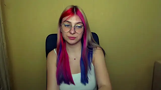 Snapshot of Luna_Lush_ chatting on 03.01.25 Luna Lush online show from 03.01.25