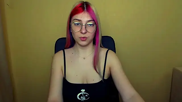 Snapshot of Luna_Lush_ chatting on 03.05.25 Luna Lush online show from 03.05.25