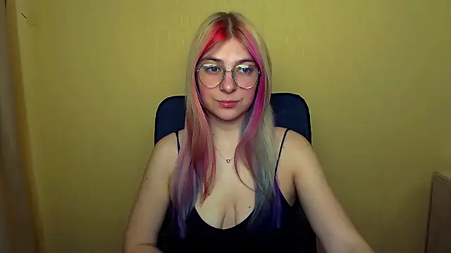 Snapshot of Luna_Lush_ chatting on 03.20.25 Luna Lush online show from 03.20.25