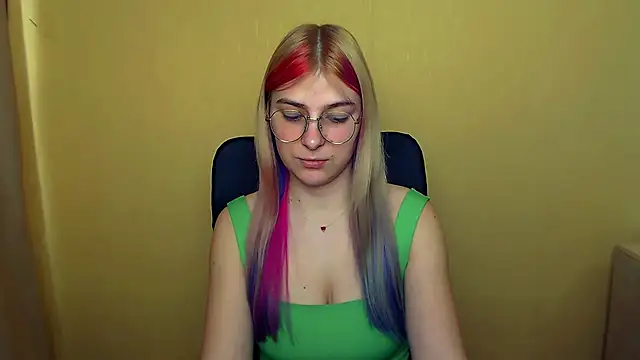 Snapshot of Luna_Lush_ chatting on 03.22.25 Luna Lush online show from 03.22.25