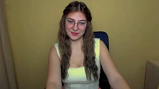 Snapshot of Luna_Lush_ chatting on 10.17.25 Luna Lush online show from 10.17.25