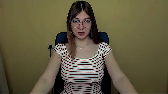 Luna Lush  online show from 04.17.26