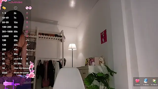 Snapshot of Sarah_cam06 chatting on 11.07.25 Sarah cam06 online show from 11.07.25