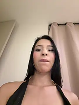 Snapshot of Sarah_cam06 chatting on 04.22.26 Sarah cam06 online show from 04.22.26