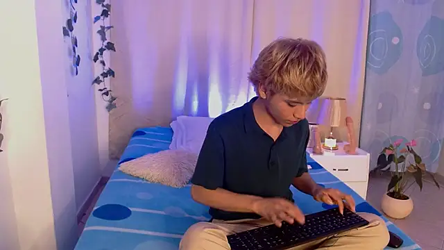 Tommyfoxboy online show from 12.29.24