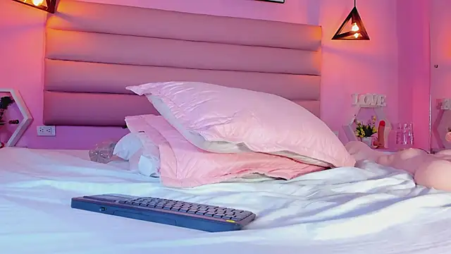 Katta Gil online show from 03.22.25