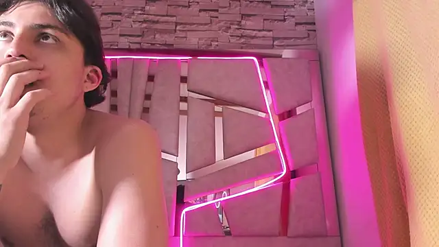 mia and austin online show from 11.07.25