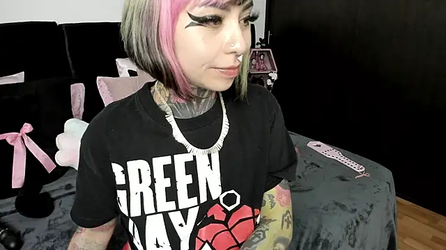 NikkiRamone online show from 02.11.25