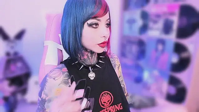 NikkiRamone online show from 11.05.25