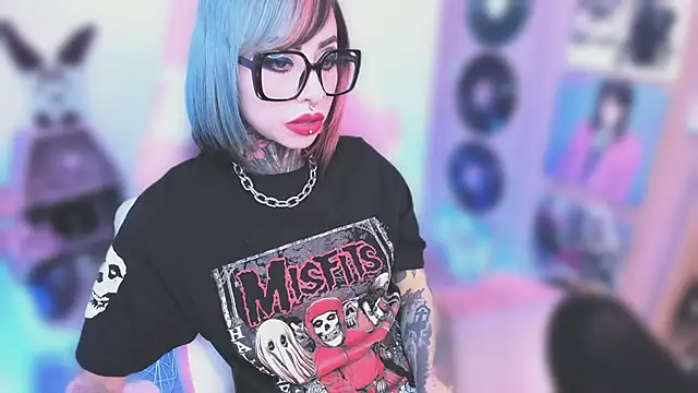 NikkiRamone online show from 12.03.25