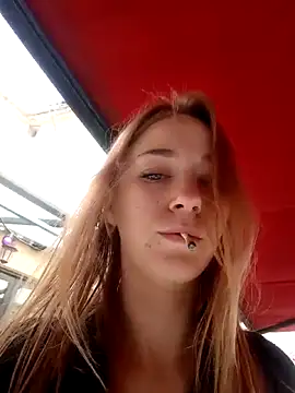 Snapshot of ElektrikFrancaise chatting on 10.24.25 ElektrikFrancaise online show from 10.24.25