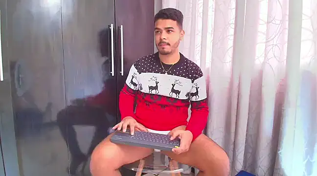 Snapshot of thiagowes chatting on 12.03.24 thiagowes online show from 12.03.24