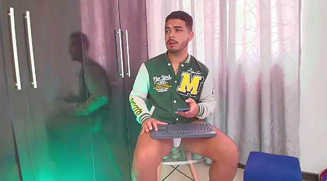 Snapshot of thiagowes chatting on 12.05.24 thiagowes online show from 12.05.24