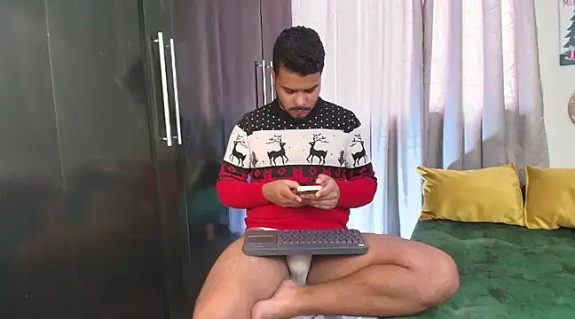 Snapshot of thiagowes chatting on 12.30.24 thiagowes online show from 12.30.24