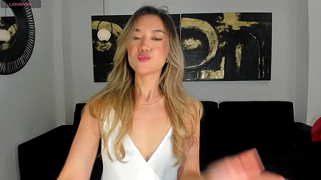 RebeccaHudson online show from 11.18.25