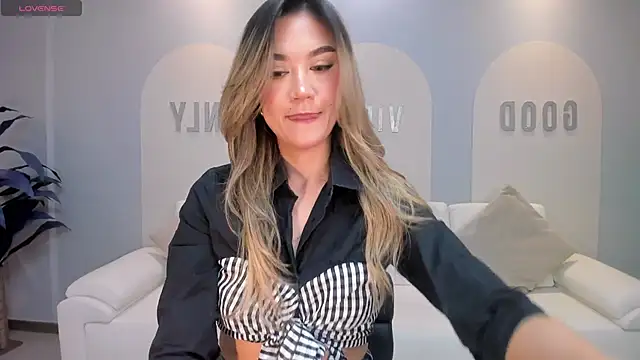 RebeccaHudson online show from 11.21.25