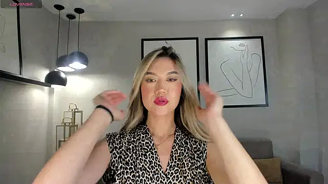 RebeccaHudson online show from 02.05.26