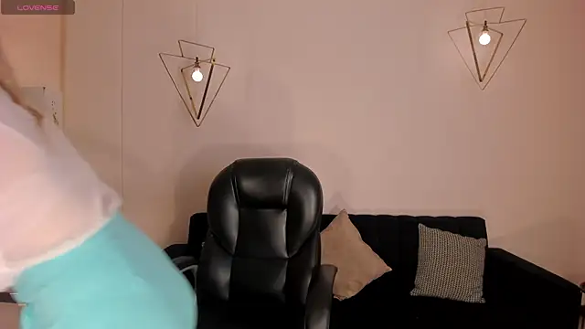 RebeccaHudson online show from 02.12.26