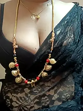 Snapshot of gaurika18 chatting on 03.06.25 gaurika18 online show from 03.06.25