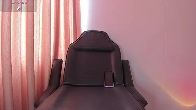 Whitekitty-exe online show from 02.15.25