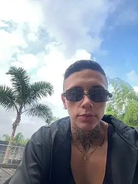 Snapshot of _PhillipBrown chatting on 01.11.25 PhillipBrown online show from 01.11.25