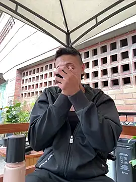 Snapshot of _PhillipBrown chatting on 02.01.25 PhillipBrown online show from 02.01.25