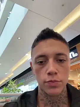 Snapshot of _PhillipBrown chatting on 02.04.25 PhillipBrown online show from 02.04.25