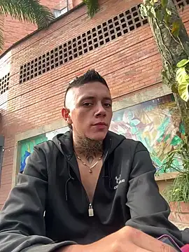 Snapshot of _PhillipBrown chatting on 03.01.25 PhillipBrown online show from 03.01.25