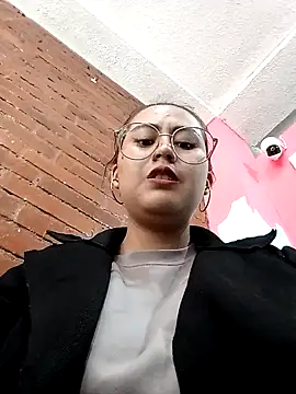 lara moon25 online show from 12.30.24