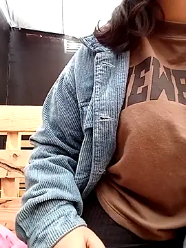 lara moon25 online show from 03.05.25